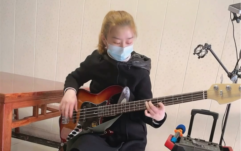 年前到货的贝斯24小时摇滚聚会大耳朵获嘉