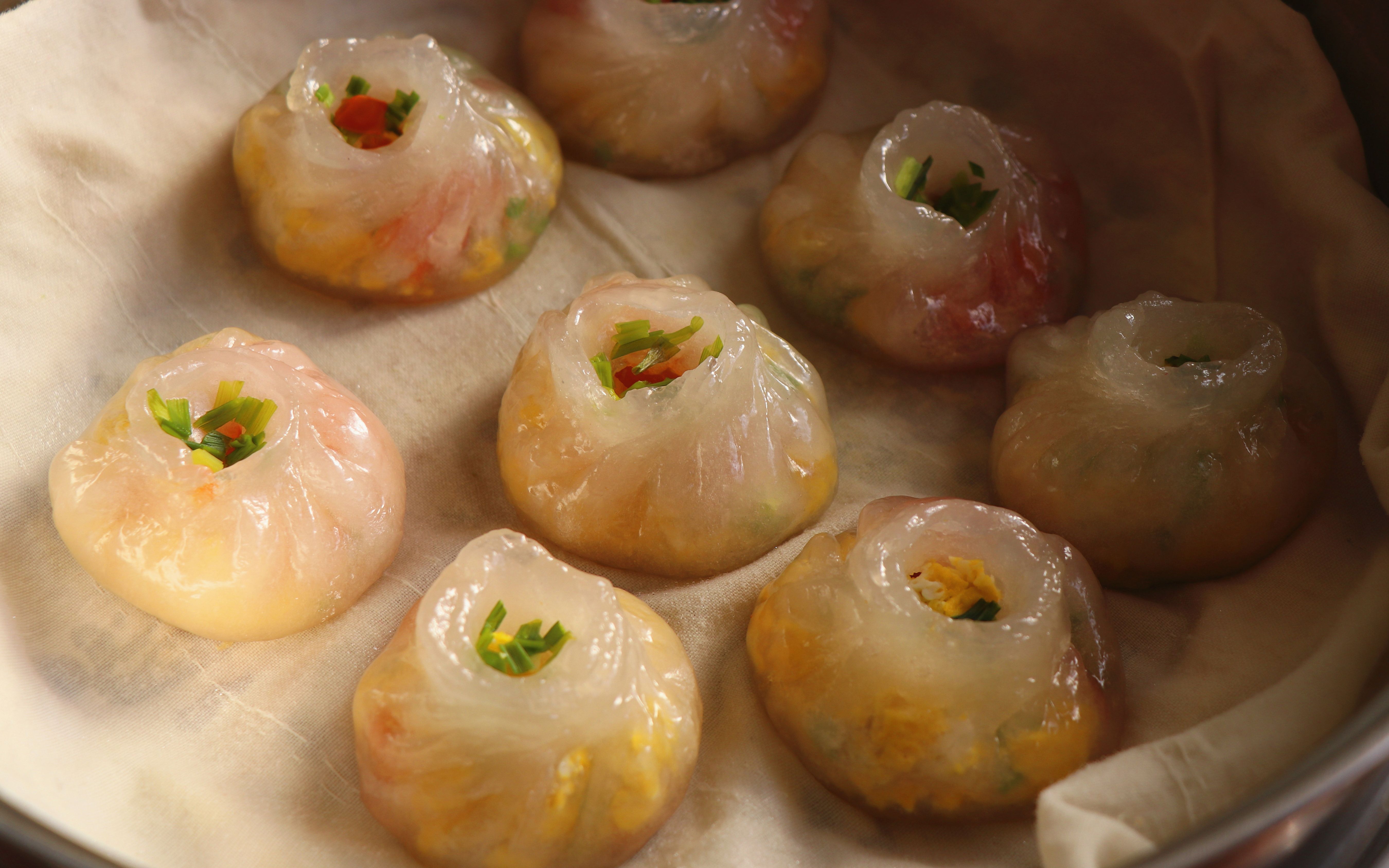 包子新吃法,不用面粉和面,外皮透明筋道,内里鲜香美味【透明包子】