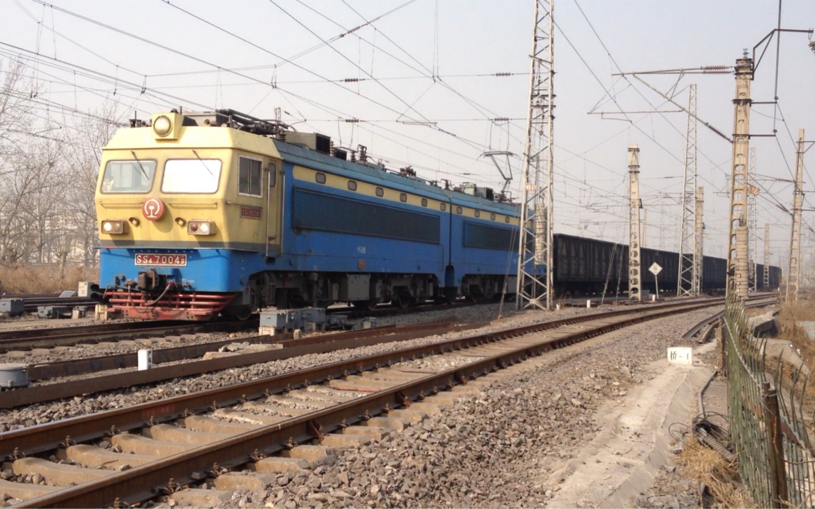 ss4g-7004,呼局包段,原配属沈局苏段,大连机车厂制造的韶山4改确实与