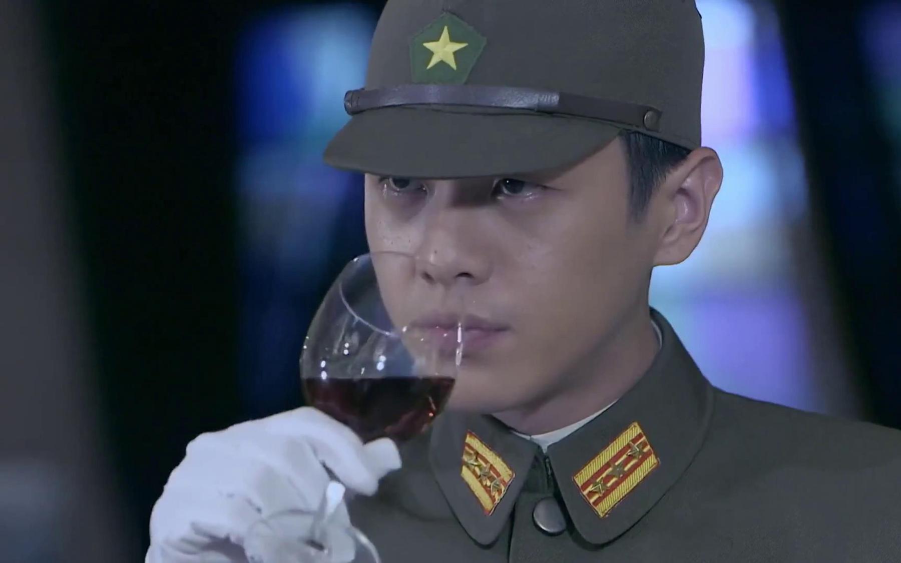 雪豹:鬼子军官色迷心窍,殊不知眼前美女是特工,下秒全部完蛋.