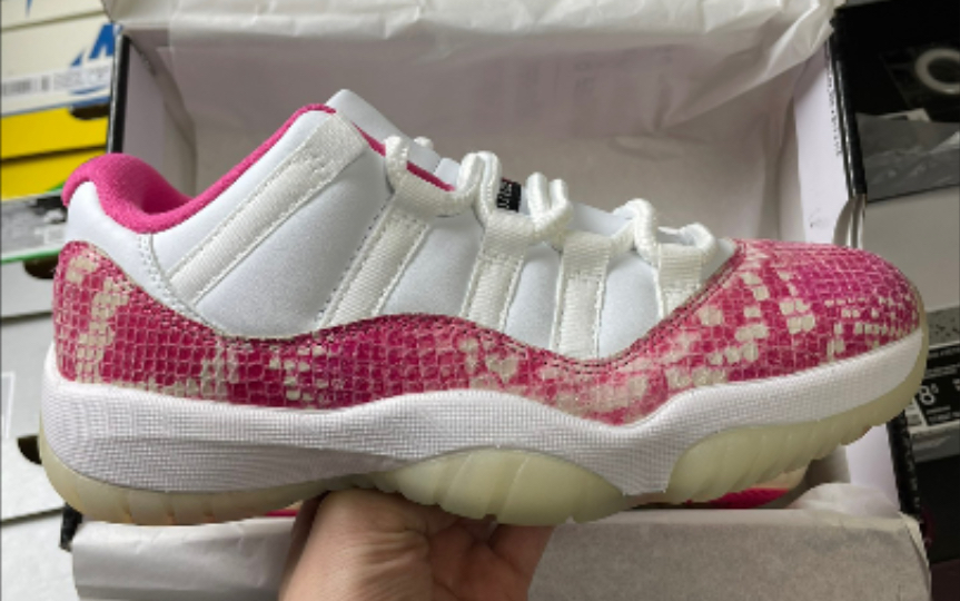 送女友自留款aj11粉蛇低帮颜值无敌_哔哩哔哩_bilibili