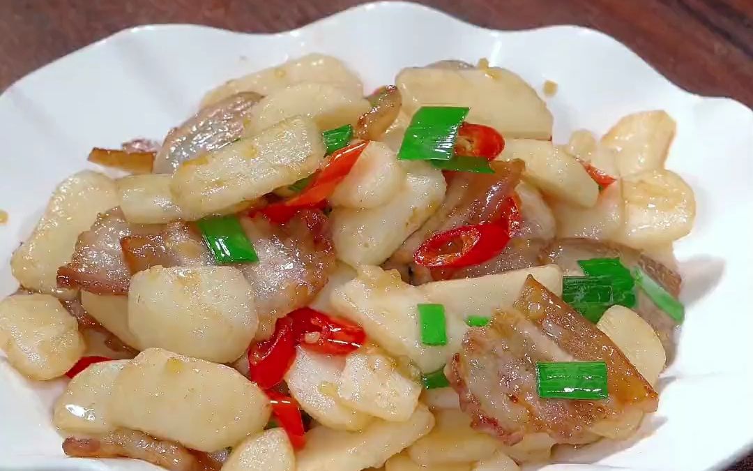 老人常说,过完年的马蹄最好吃,像我这样做一道马蹄炒肉,好吃又简单