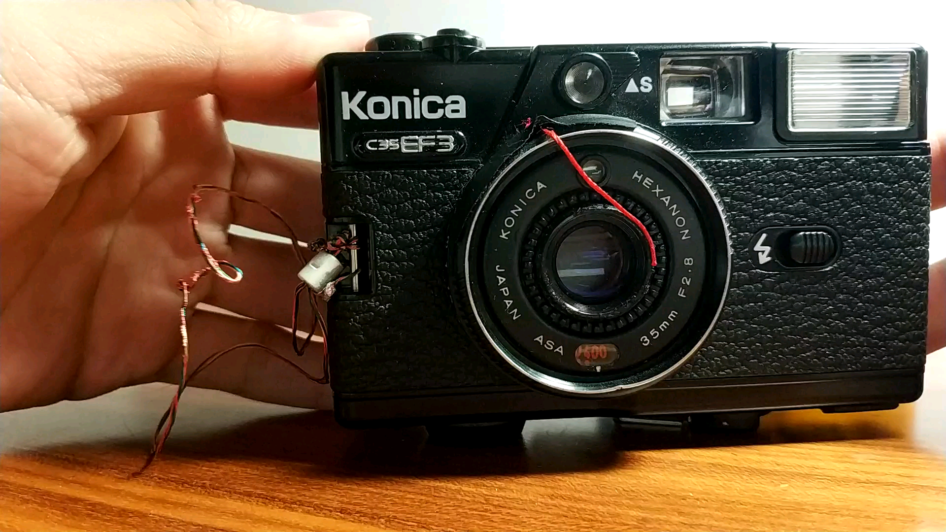 致新手135胶卷上卷-柯尼卡c35ef3