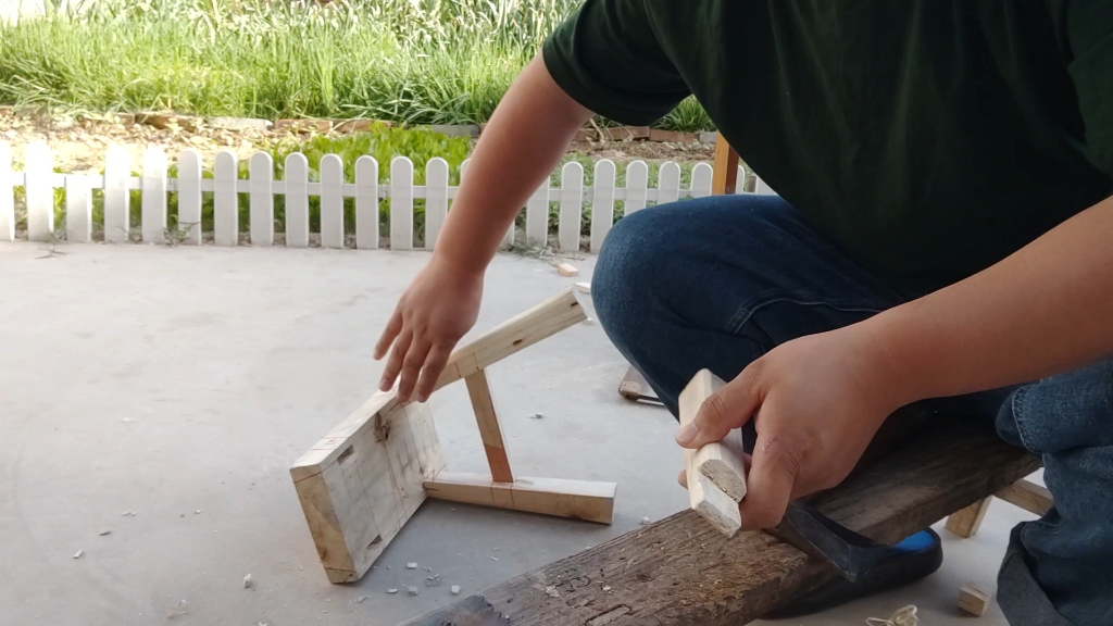 小凳做凳子组装