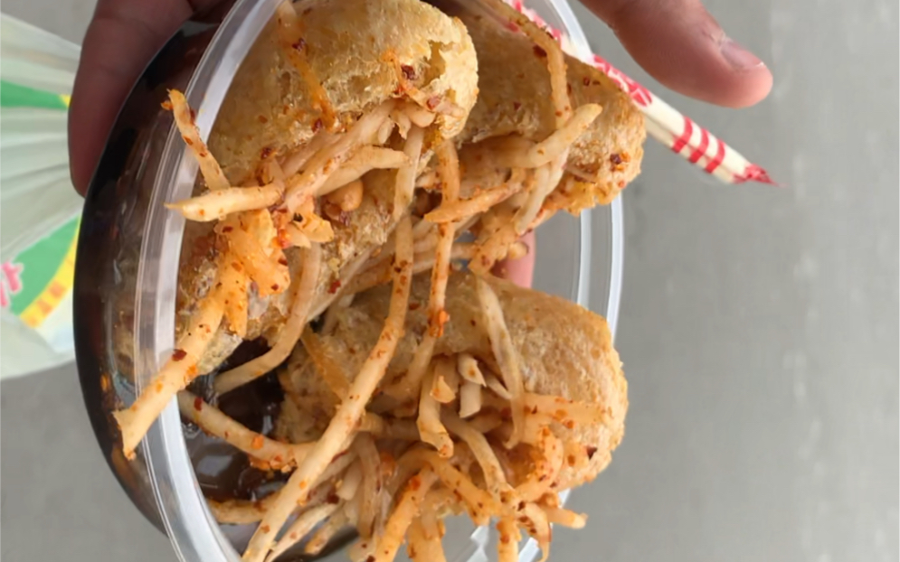 从翻唱区up变为美食up 四川乐山名小吃 豆腐干卡丝丝 干净又卫生!