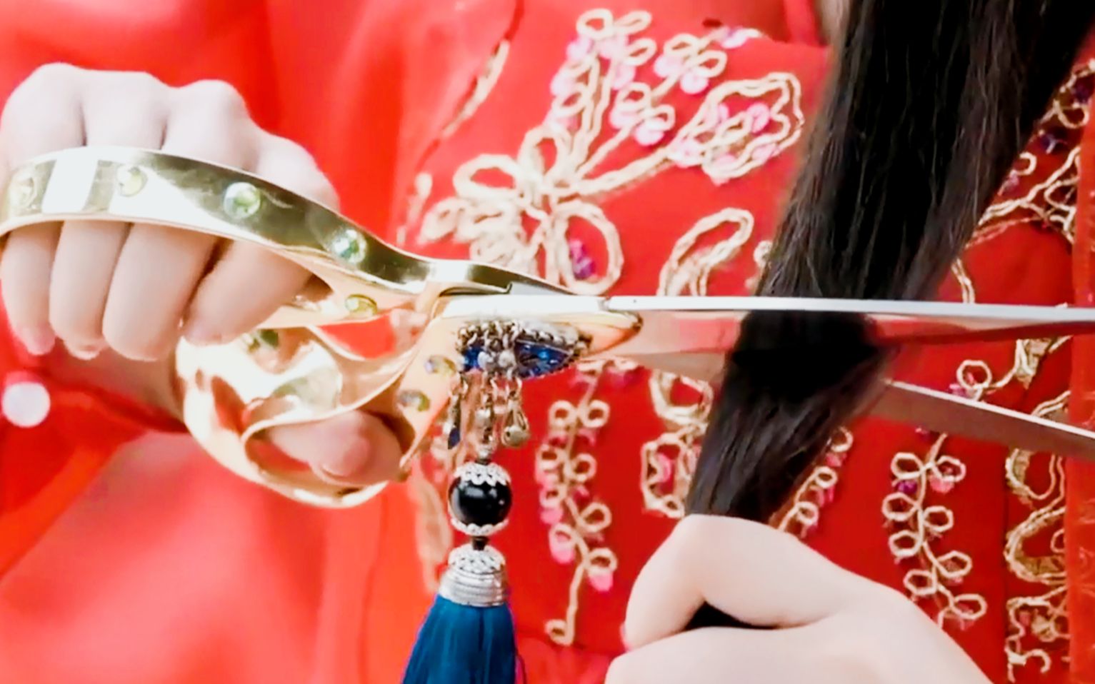 女子被伤透了心,狠心剪去一头青丝烦恼,唯独她竟还剪出了造型