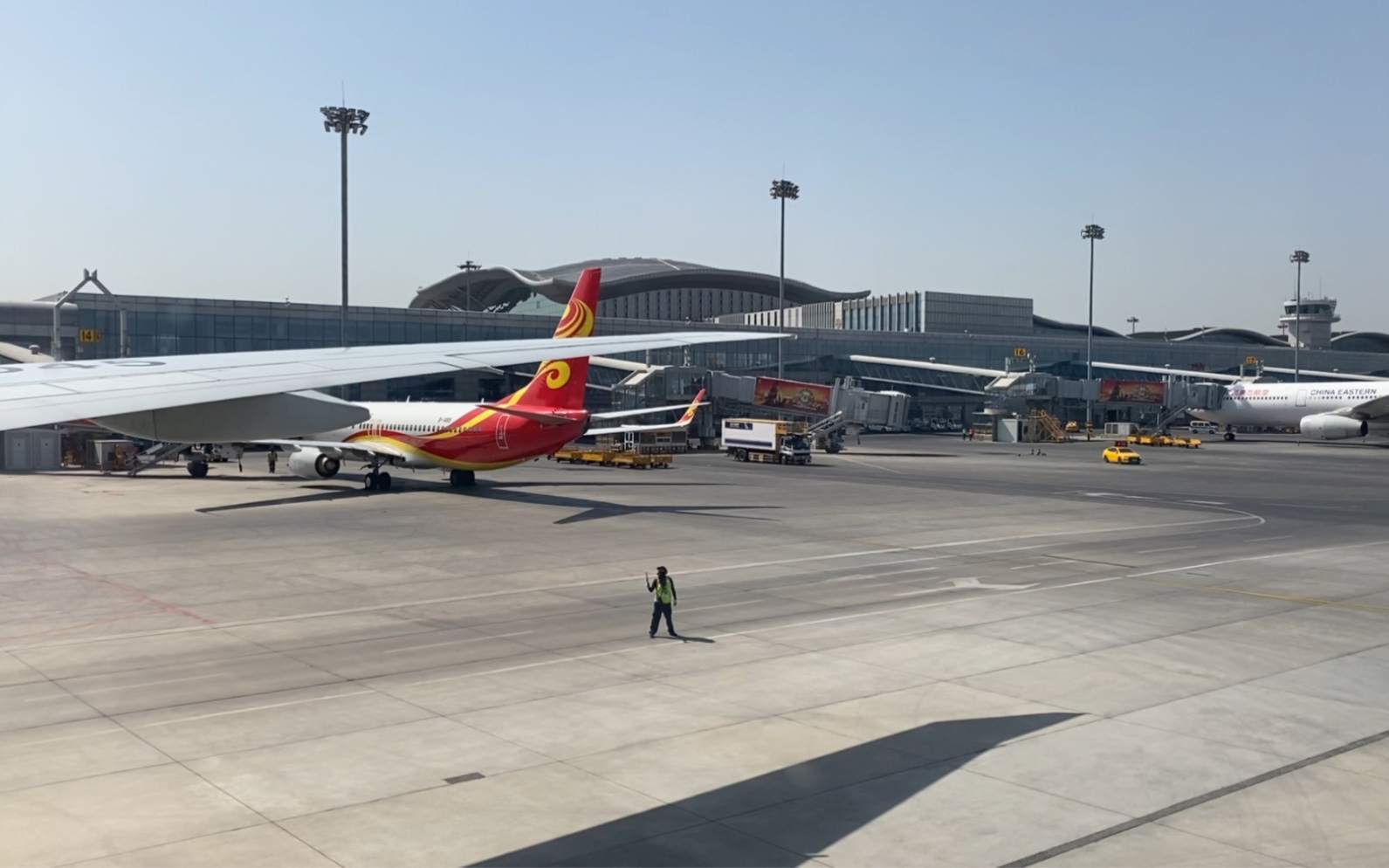中国国际航空b777-300er地窝堡国际机场后推开车ge90启动原声视频