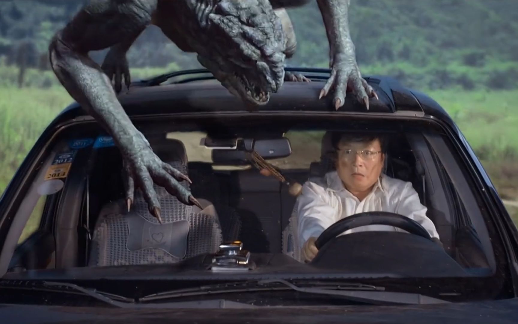 【槽影圈】《异兽来袭》:外星怪物降地球,有四条腿长得像远古恐龙