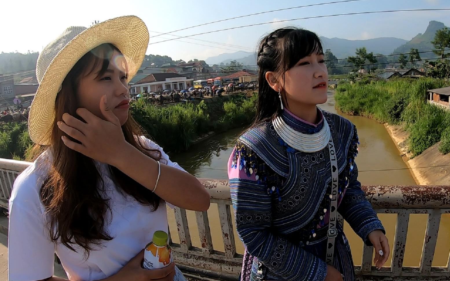 搭讪越南苗族女孩,阿美跟她聊得很开心,她是youtube网红