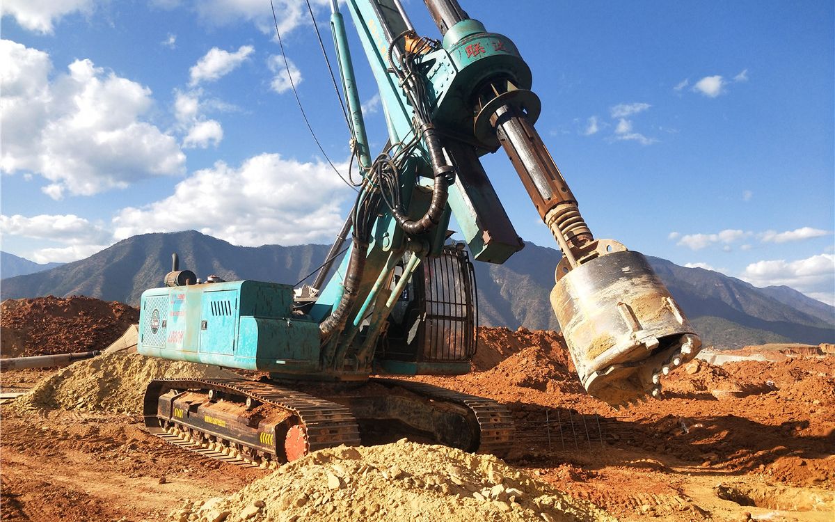 小型旋挖机|钻桩机|联达桩机在希望的田野上-云南