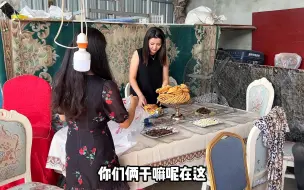 Download Video: 姑姑们来家里拜年，老爸煮一大锅羊肉招待，10斤羊肉一顿能吃掉吗？