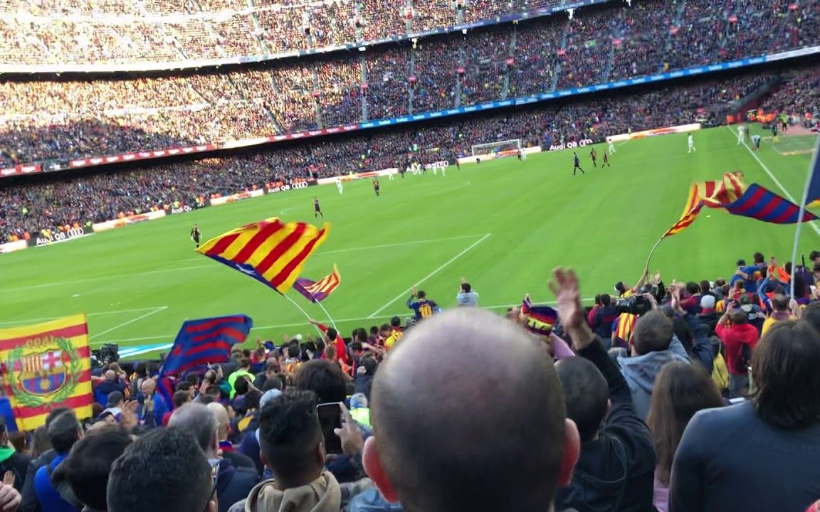 在足球场看比赛进球是怎样的体验?来看看这些球迷拍的视频