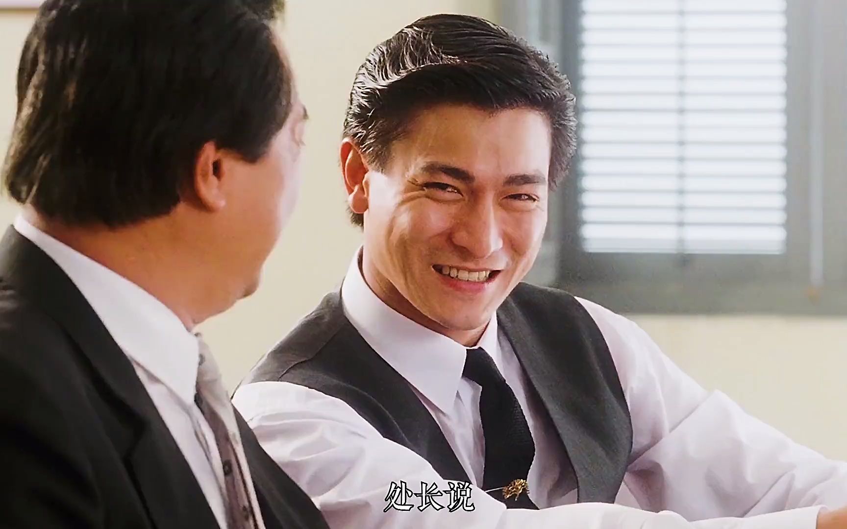 活动  雷洛和颜同争夺油尖区探长,失踪多年的阿霞突然出现