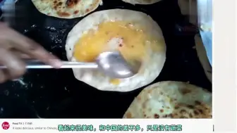 下载视频: 老外看中国：印度鸡蛋灌饼PK中国鸡蛋灌饼，老外：这是我见过最干净的印度小吃