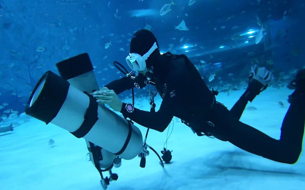 海洋馆里练习侧挂潜水|约肯bw space pro水下无人机拍摄_哔哩哔哩 (゜