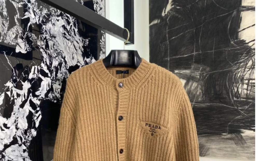 说下高仿prada普拉达粗针开衫