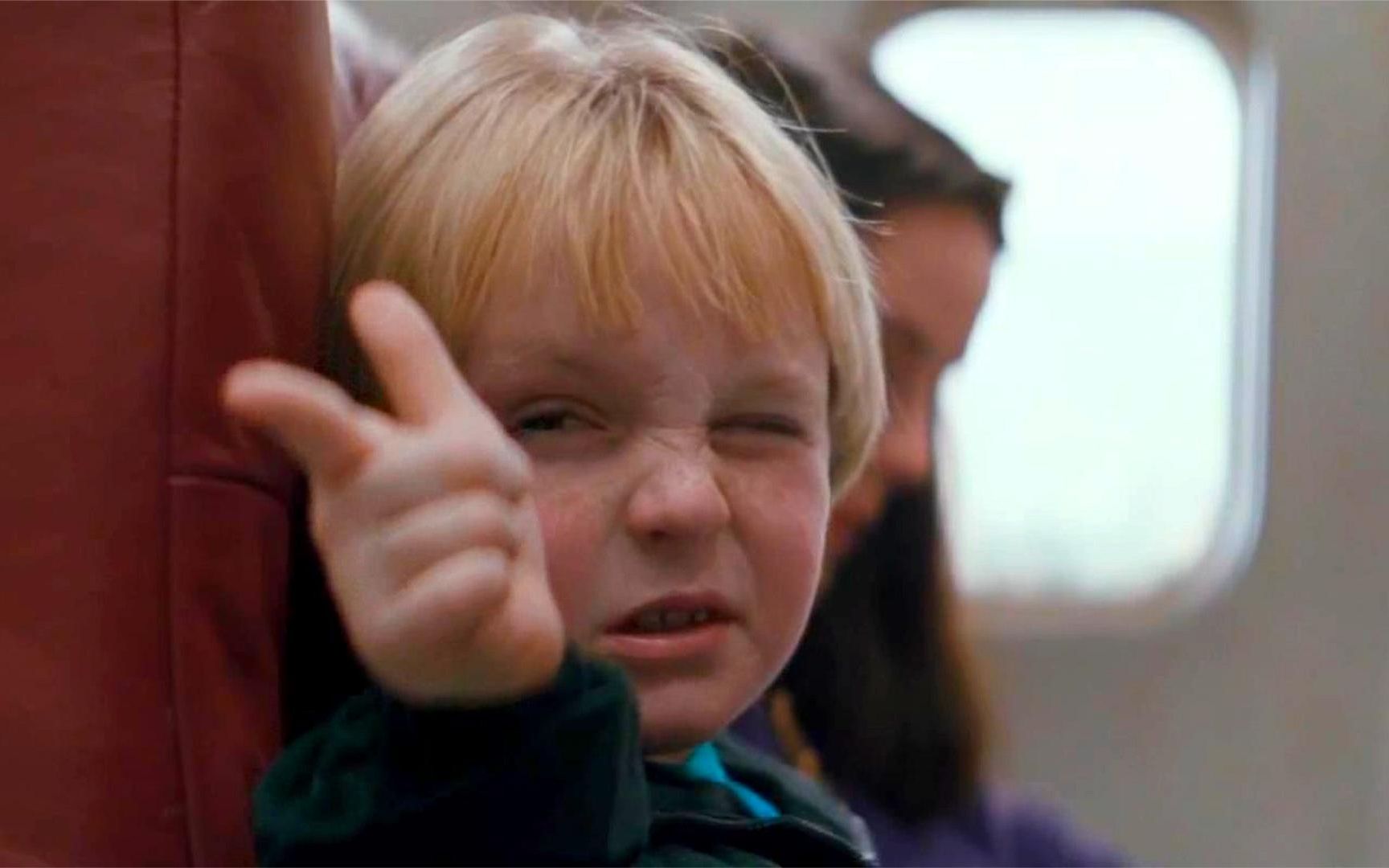 动作片熊孩子恶作剧却遇到真正的悍匪后悔都来不及