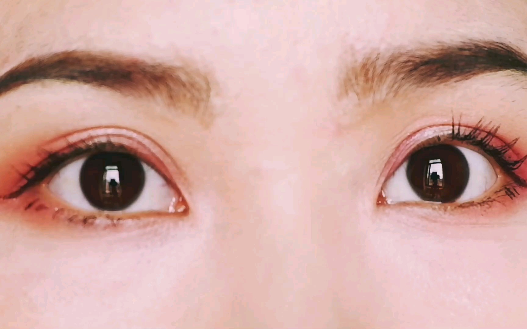 快来看,这个人竟然是三眼皮?拍视频真的太费劲了!_哔哩哔哩_bilibili