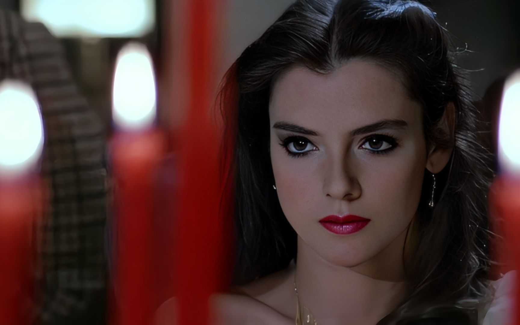 初代"龙女郎"罗拉·芳娜!当年光顾着看成龙打架了._哔哩哔哩_bilibili