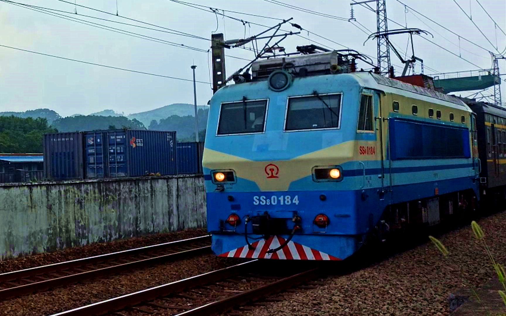 广铁广段 韶山8 0184"扫把"电力机车牵引客车k6512