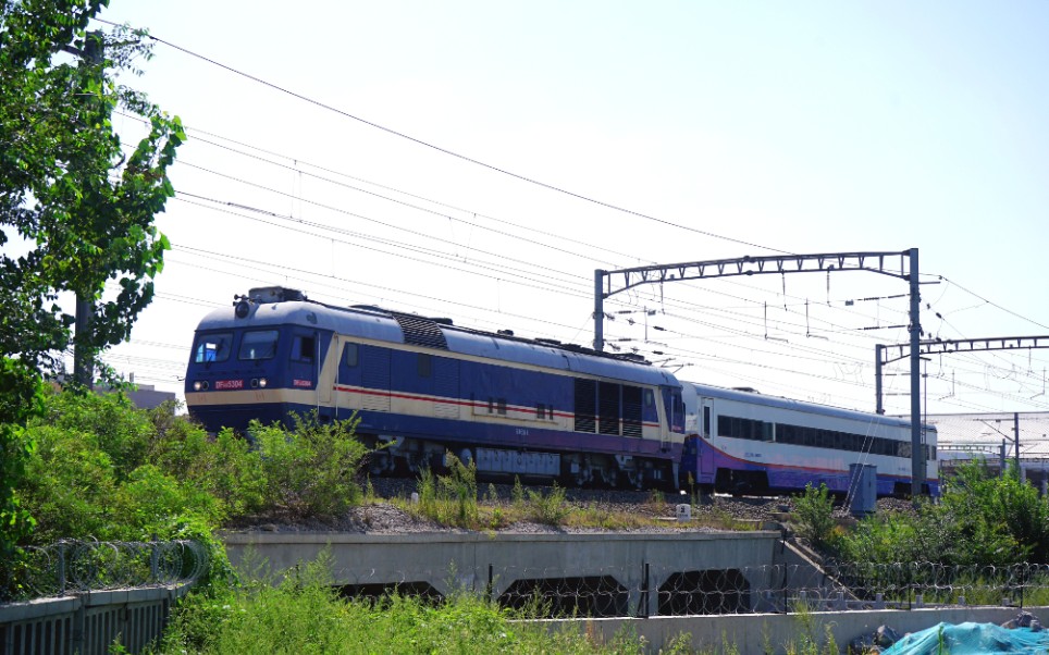 df8b拉轨检,唐段8b-5304牵引京局轨道检测车驶出唐山站