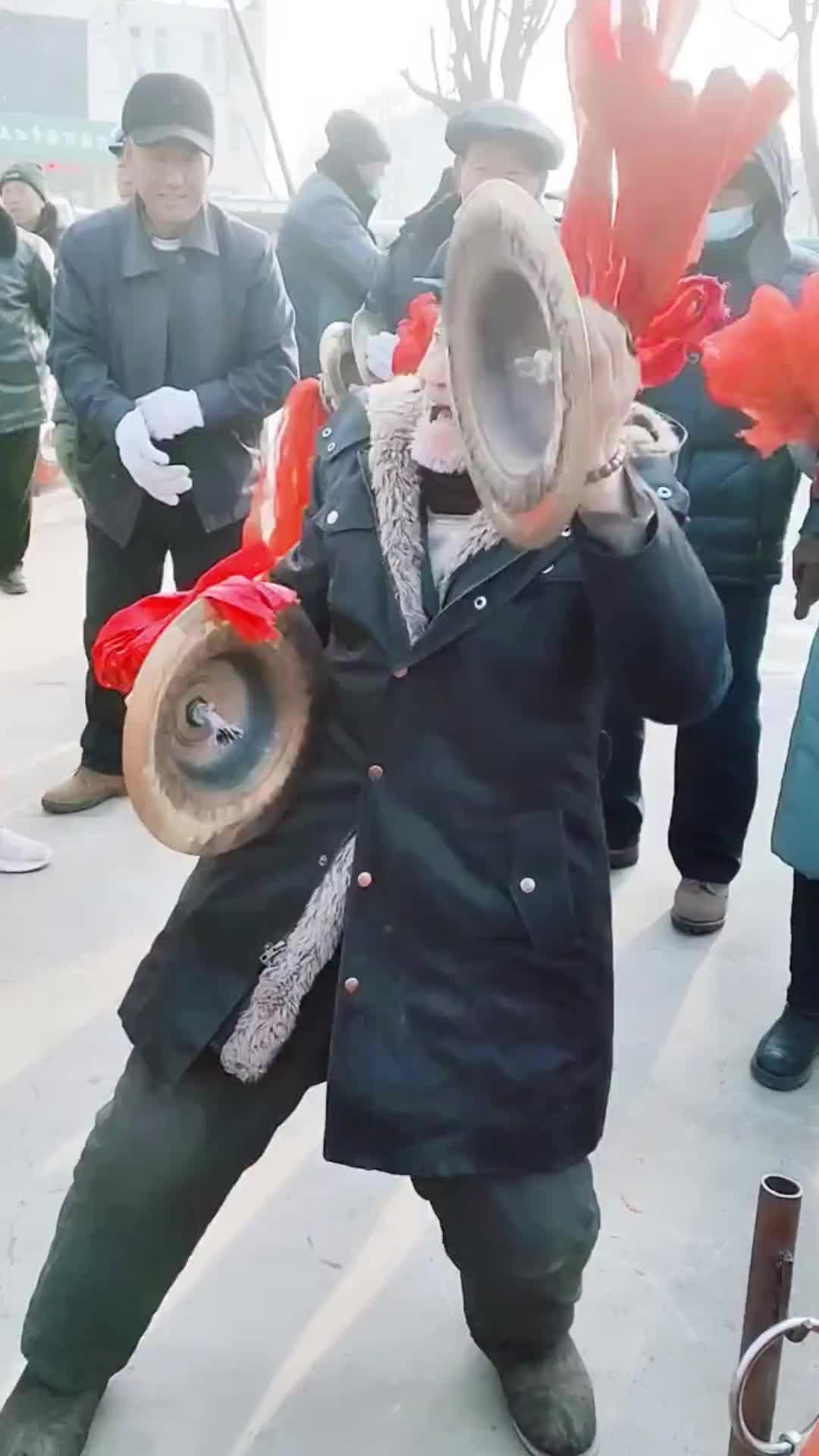 老师傅打镲实在是太好了,老有所爱,老有所乐,打出了个精气神 民间演奏