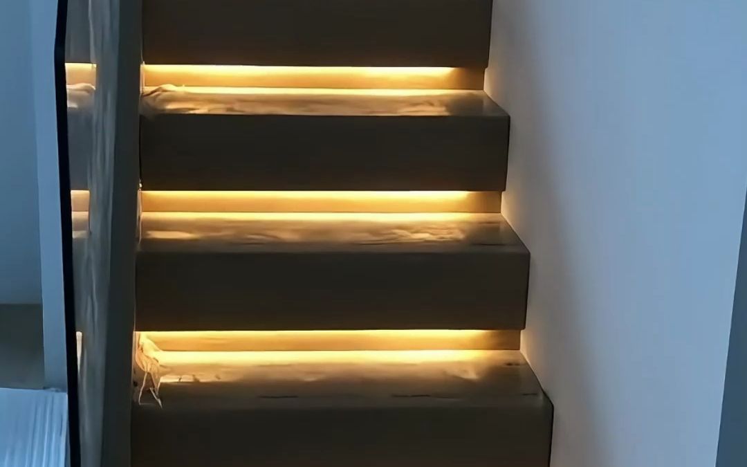网红楼梯踏步灯,免复杂布线特别方便,真的是好看又浪漫#网红楼梯踏步