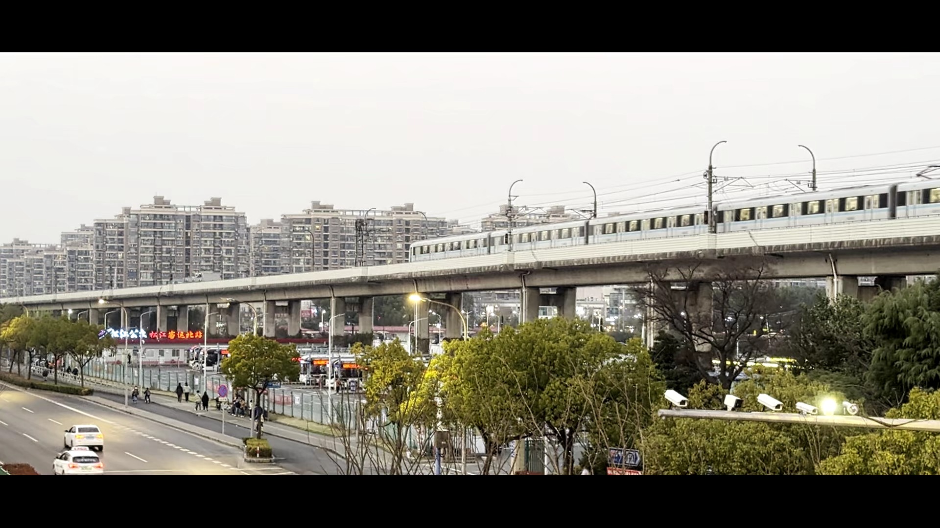 松江大学城地铁站图片