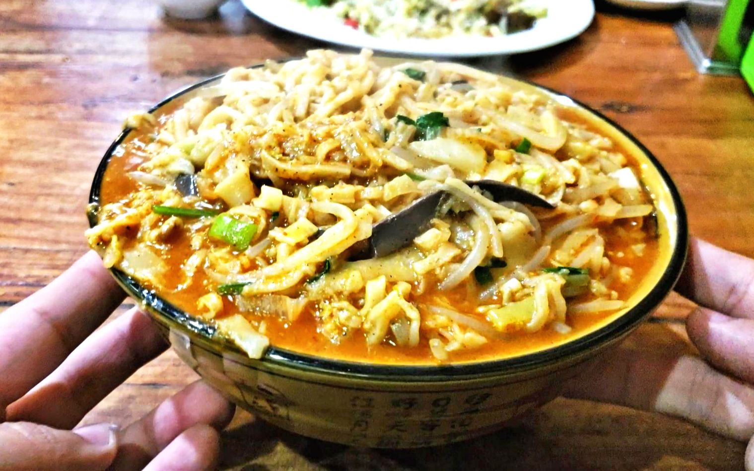 11块钱一大碗的羊肉糊饽,味道超级棒,店里天天坐满人