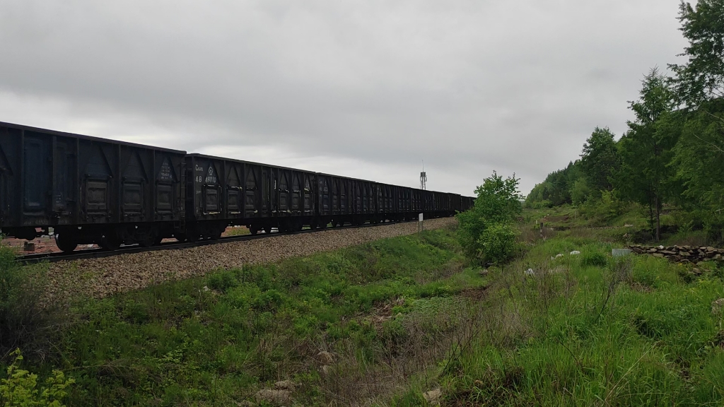 hxn牵引运送煤炭车厢通过富西线区间原声原速