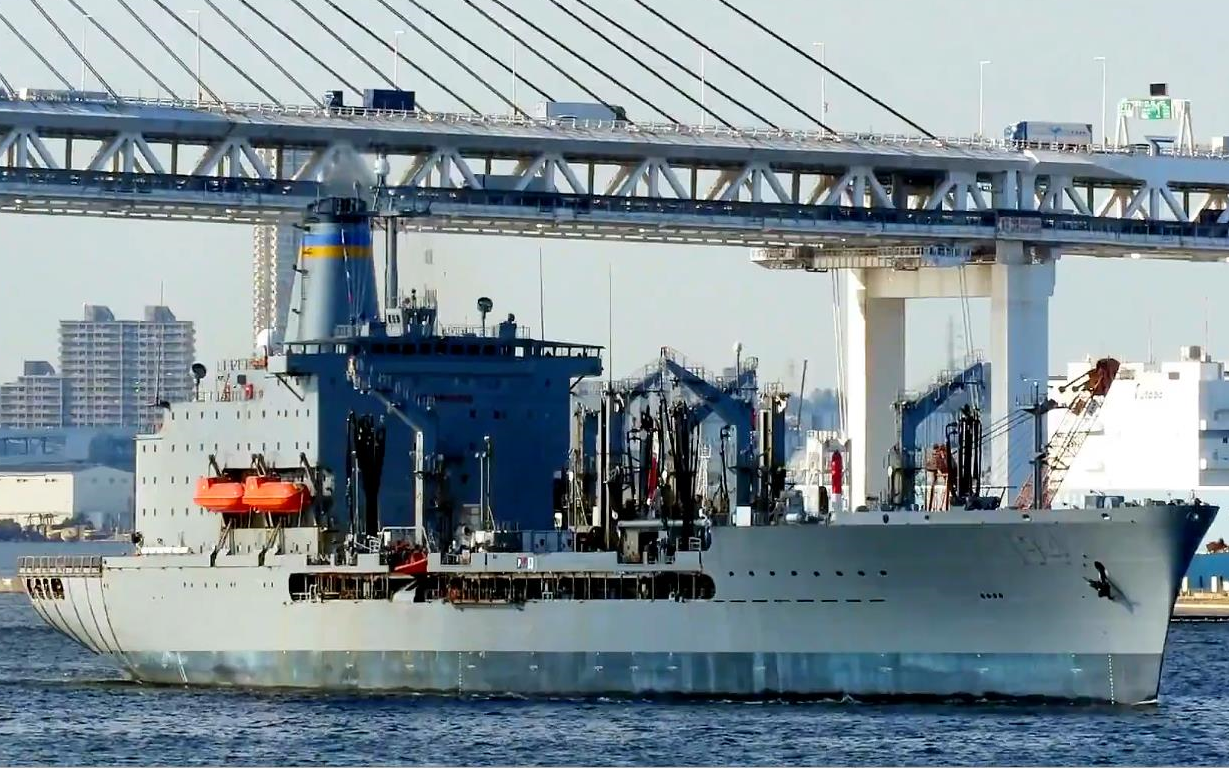 美国海军亨利j凯泽级燃油补给舰约翰艾瑞克森号tao194横浜北码头出港