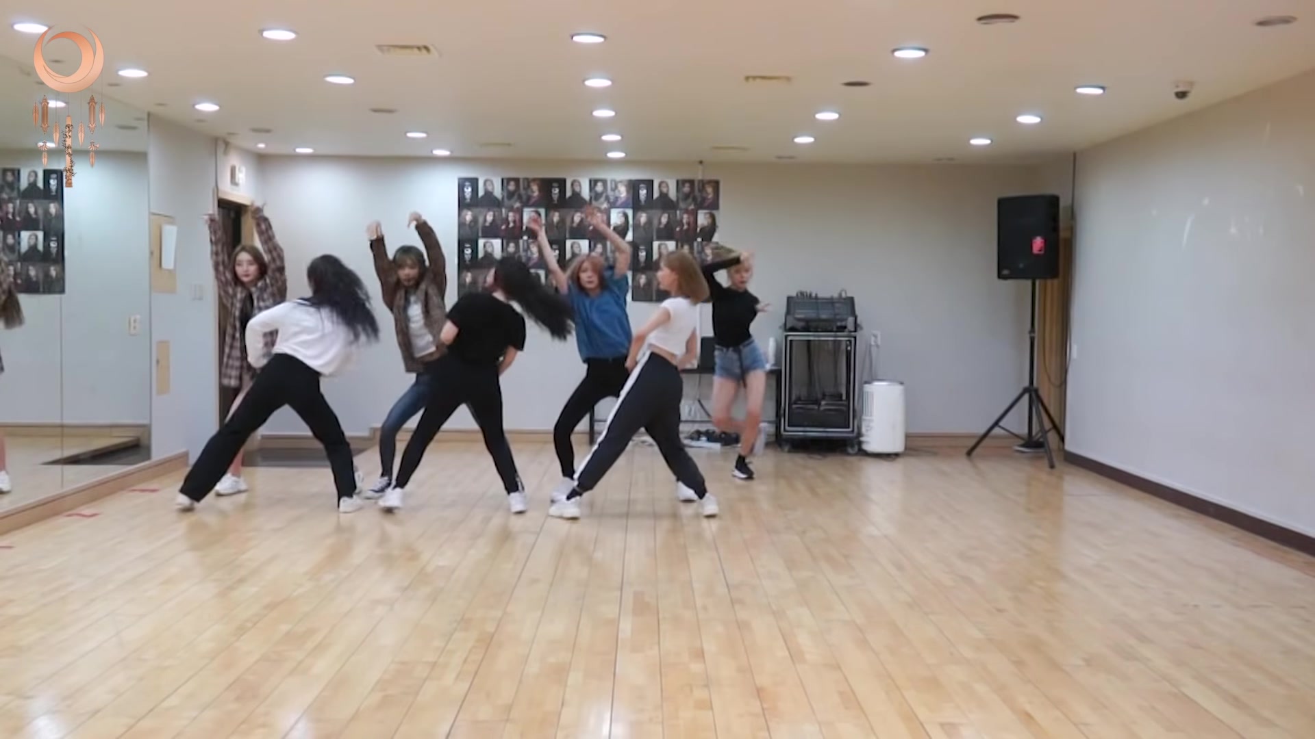 [图]DREAMCATCHER -「Breaking Out」Dance Practice