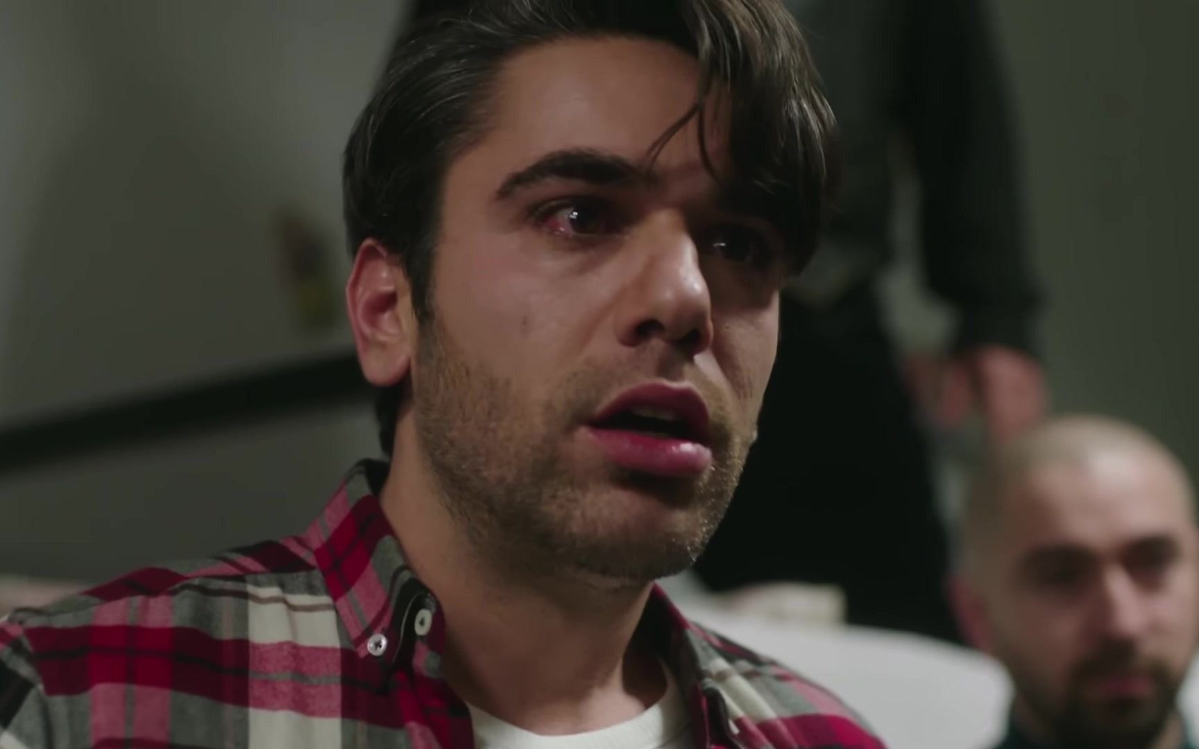 土耳其帅哥被捅伤倒地_哔哩哔哩_bilibili