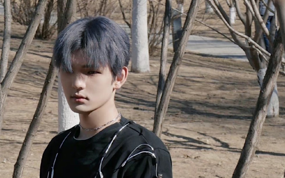 当s去的创造营突然攻击我李洛尔莲直拍与自己对比