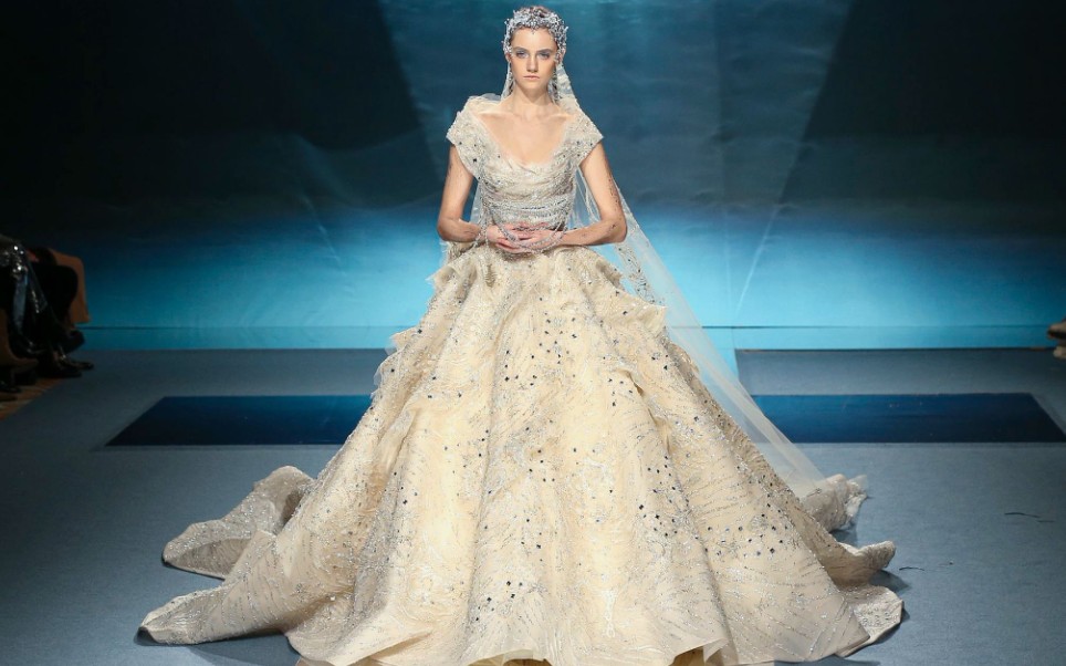 奢华梦幻中东奢华仙牌之ziadnakad高定秀上的婚纱