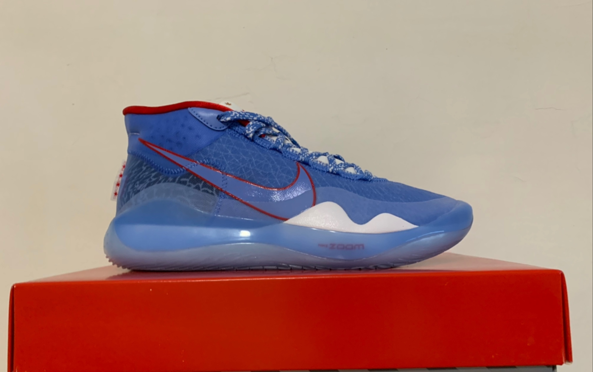 凯文杜兰特第十二代全明星配色,don c联名.少有的良心设计.