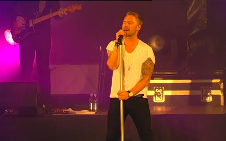 [图]【Ronan Keating】Life Is a Rollercoaster （Live at Summar Festival, 2012）