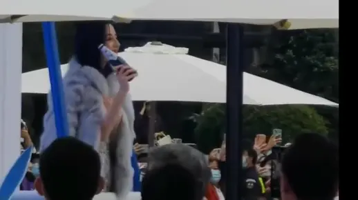 【迪丽热巴广州1664活动饭拍】今日活动饭拍热巴真生图鲨手！美到失语谁不想亲眼看看大美女啊！