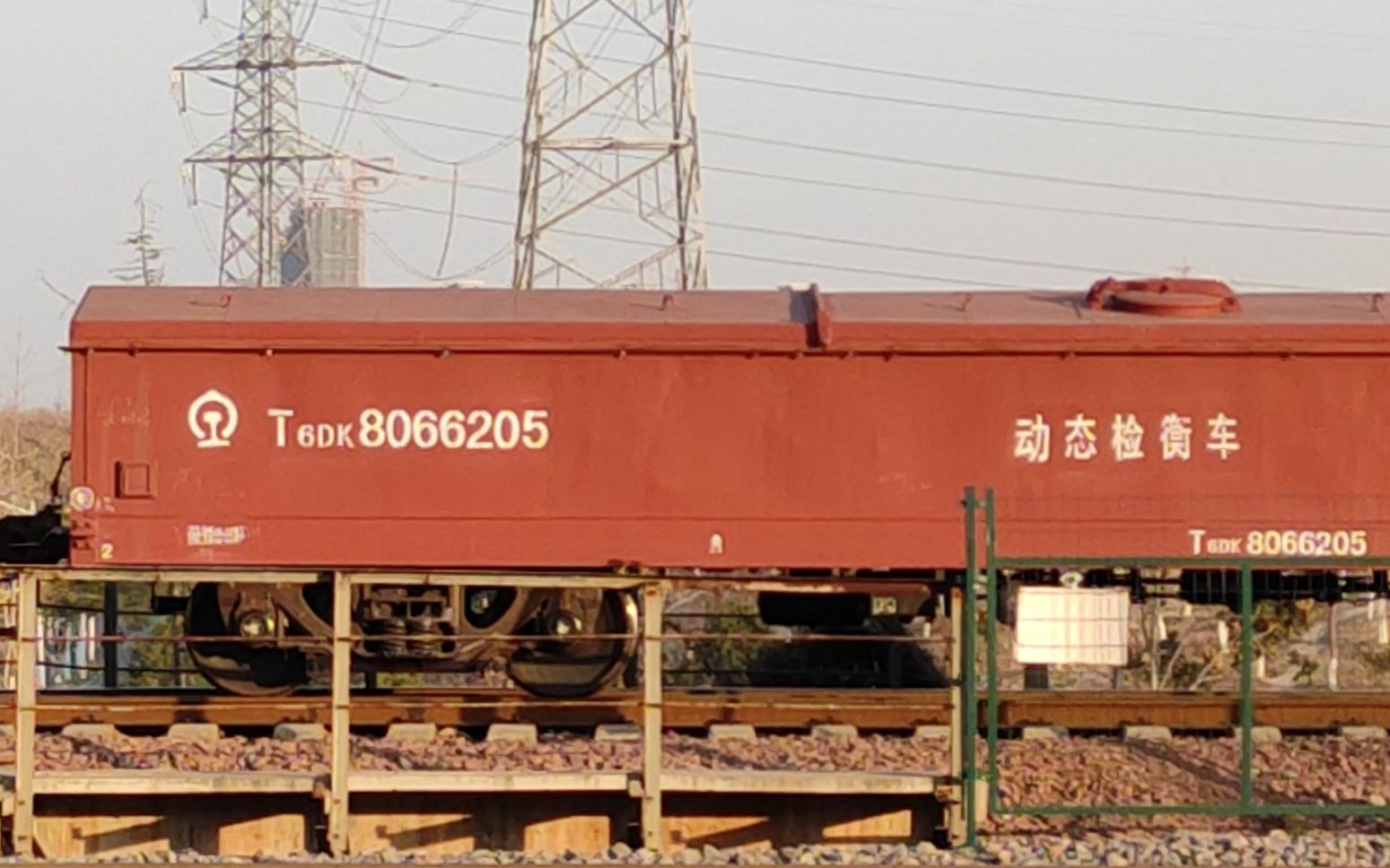 [铁路]平舞货列挂载t6dk动态检衡车前往柏楼