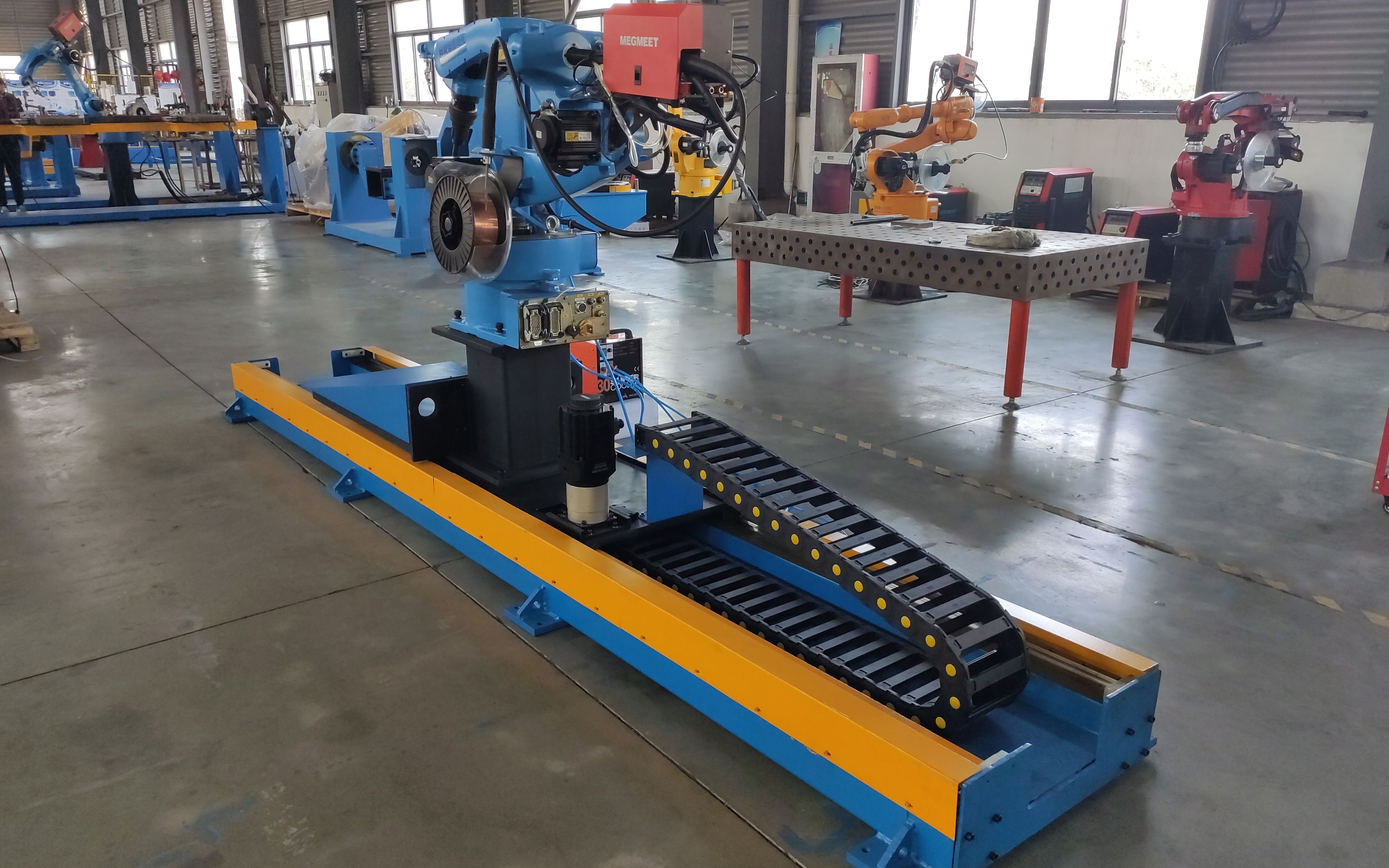 焊接机器人行走轨道安装