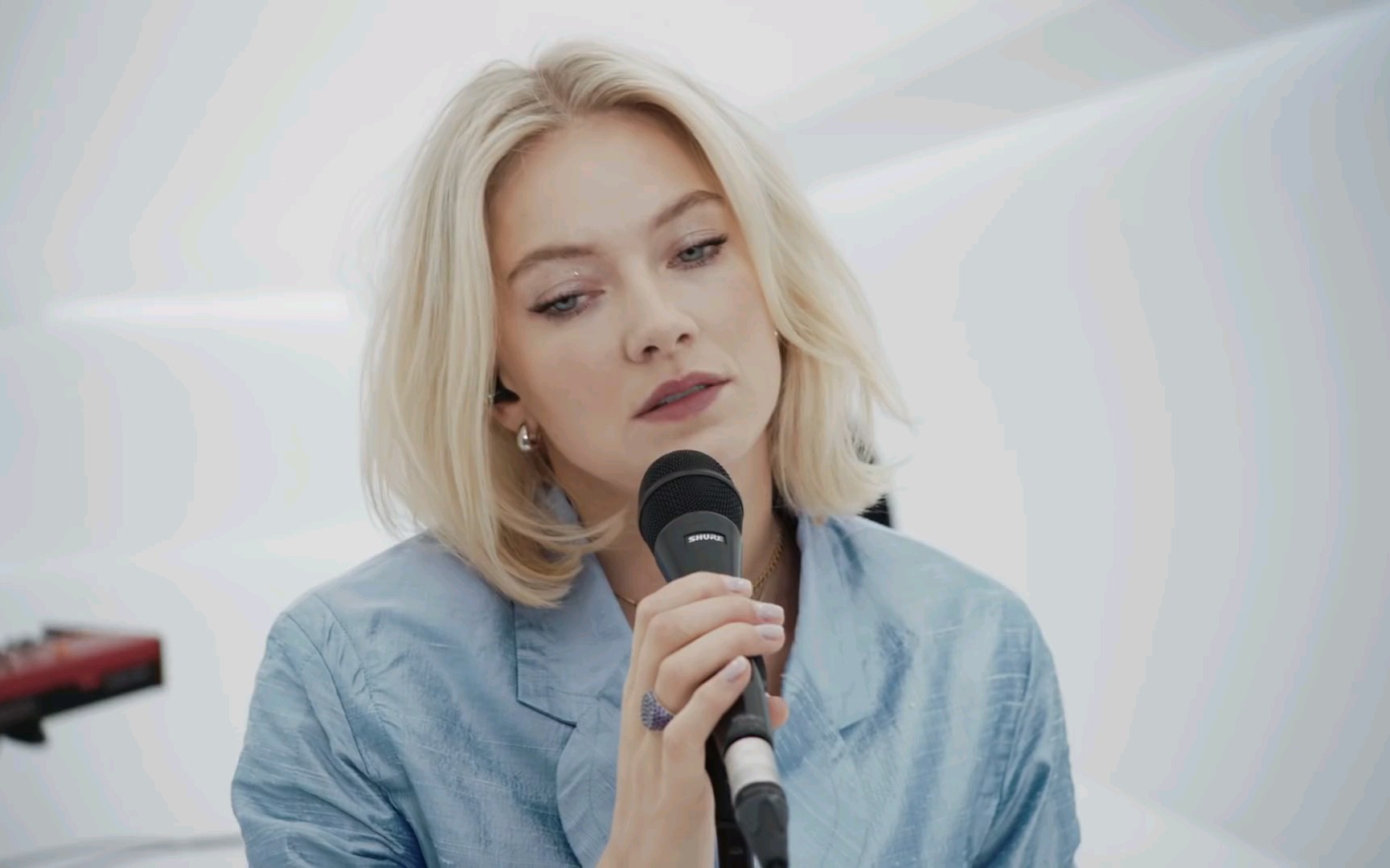 astrid s - emotion (live) _ vevo dscvr artists to watch 2019
