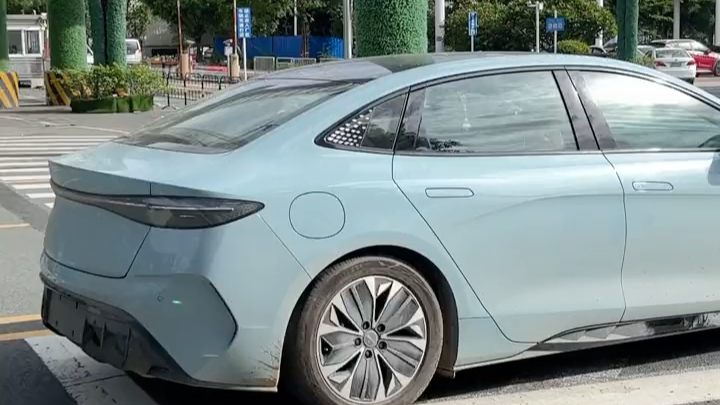 比亚迪海豹选装色～海透镜蓝,视频来源你好小迪啊!有订这个颜色的吗?