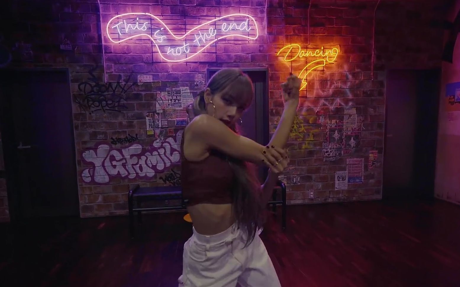 lisa最新舞蹈视频公开~表情&力度&线条&节奏感全都是艺术!