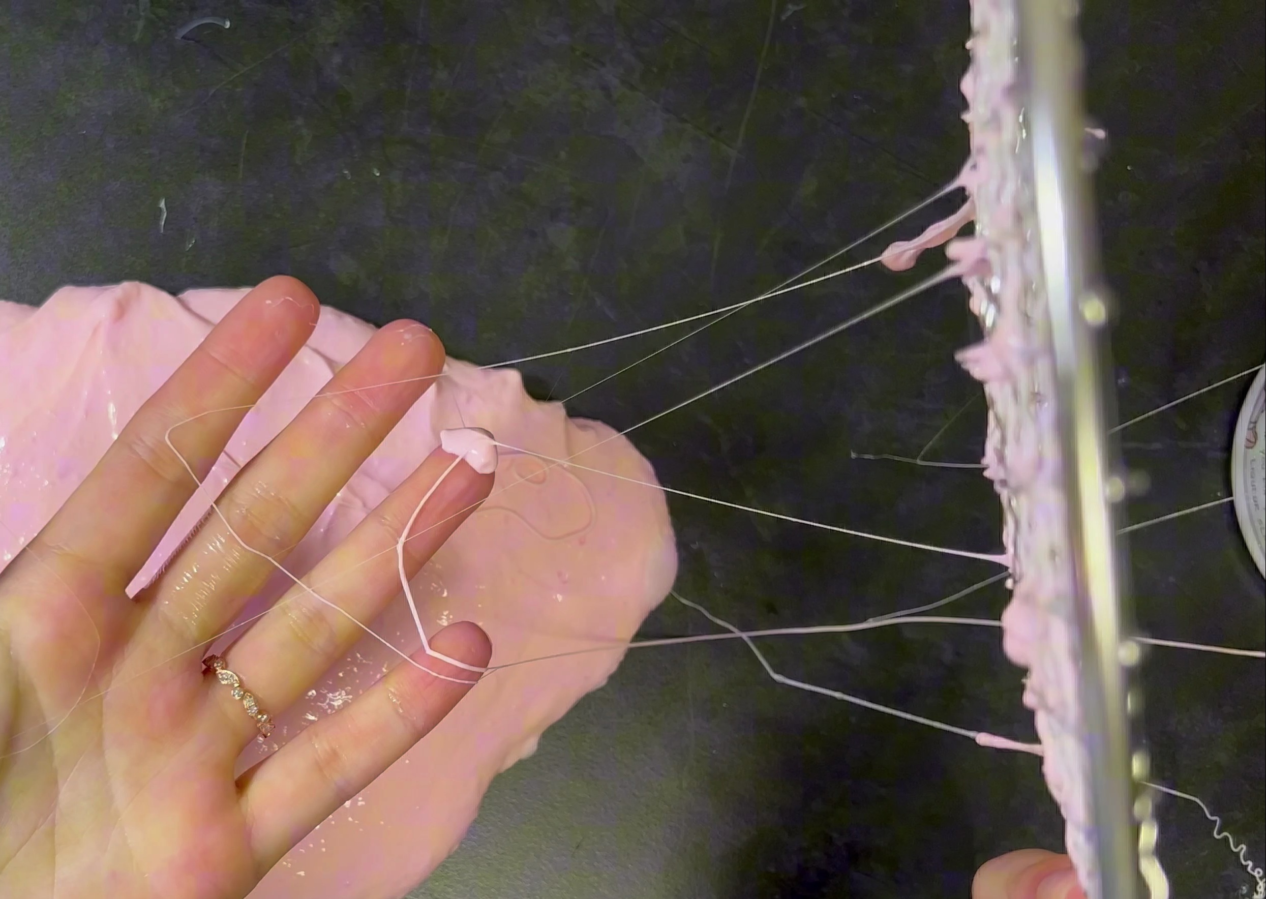 草莓豆奶味拉丝口香糖