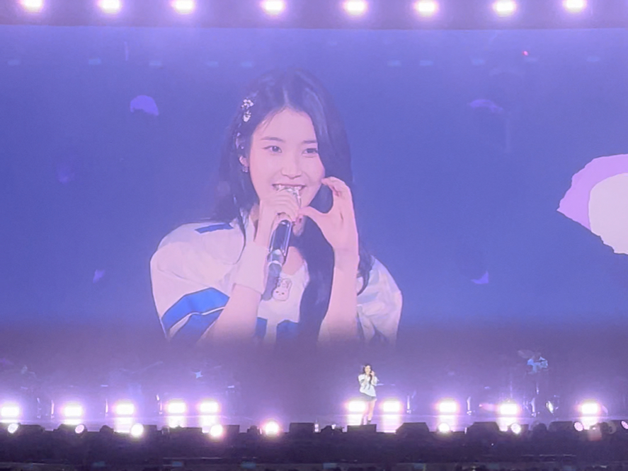 IU 李知恩 H.E.R演唱会 worldtour 24.5.26 香港场(饭拍自存哔哩哔哩bilibili