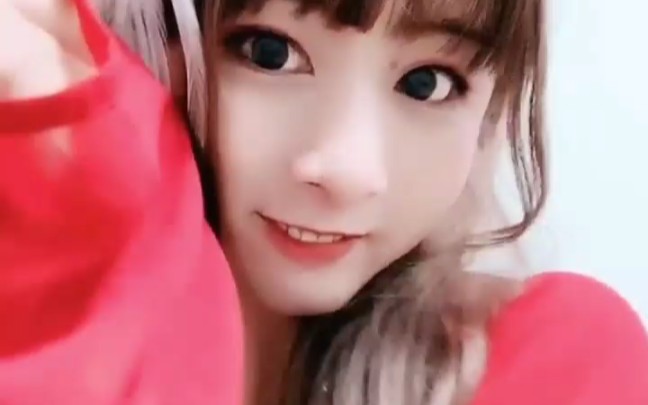 女装大佬ad钙奶可爱和性感你选哪个