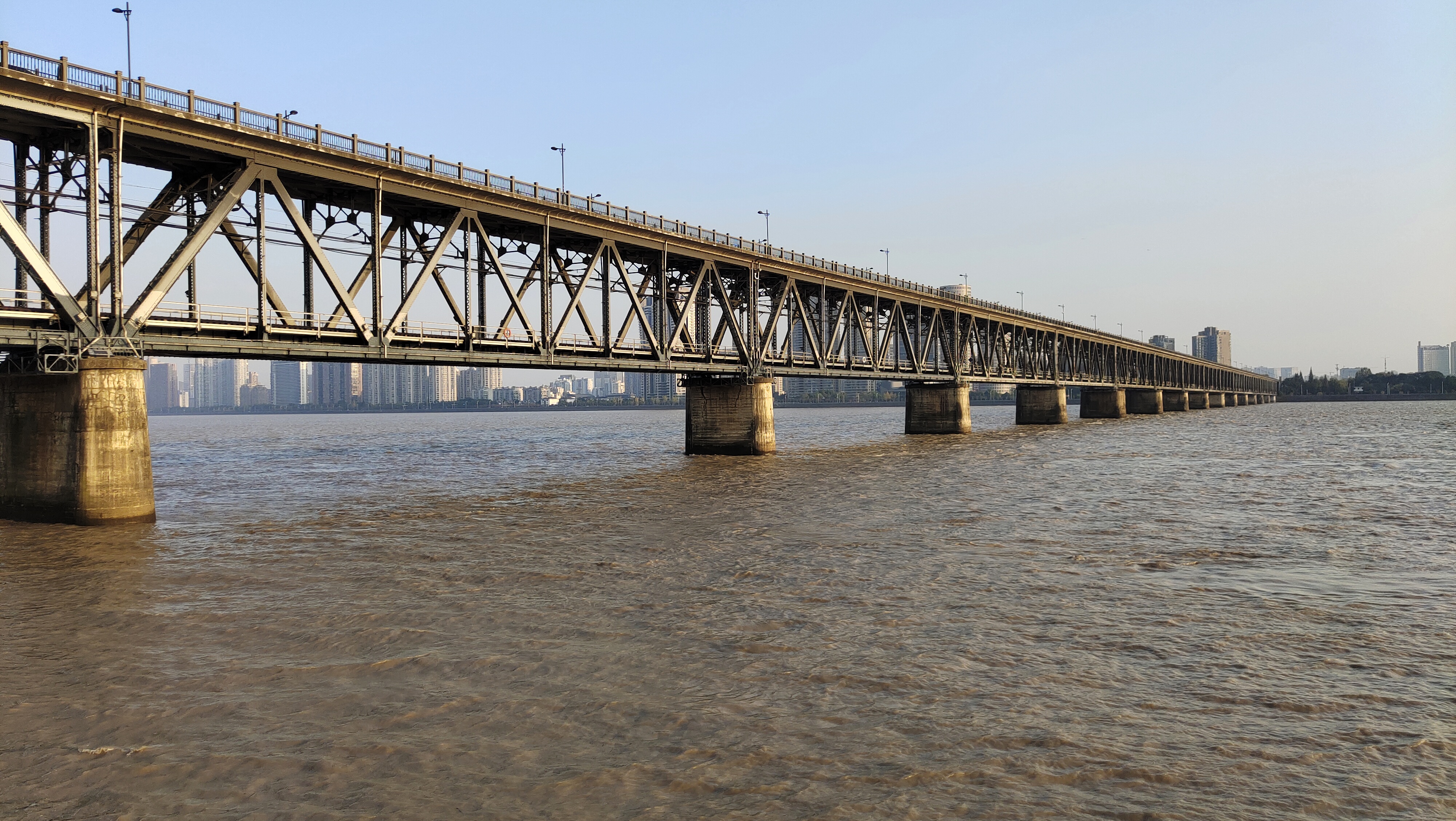 杭州钱塘江大桥茅以升设计偶遇飞驰而过的火车
