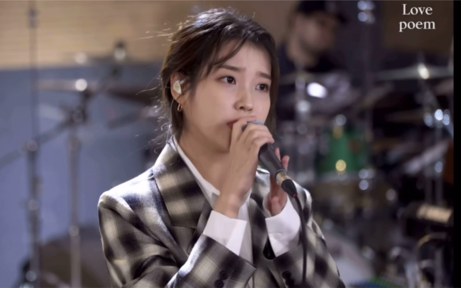 iu love poem. live clip