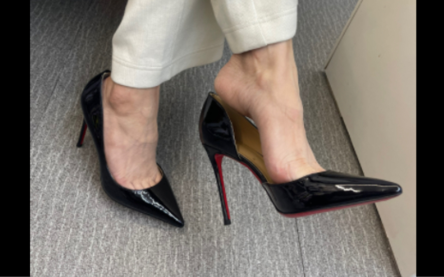 【黑色红底侧空高跟鞋】挑鞋?玉?