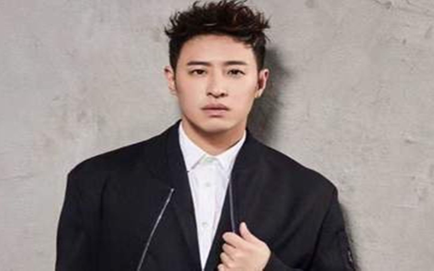 让人气愤潘玮柏向儿子脸上泼汤水却被网友称赞原因太讽刺